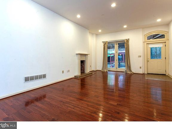 5th image of 4421 Sansom St