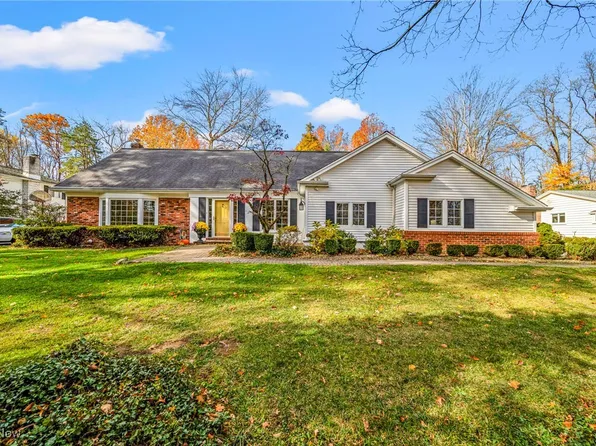 754 Oakwood Dr, Gates Mills, OH 44040