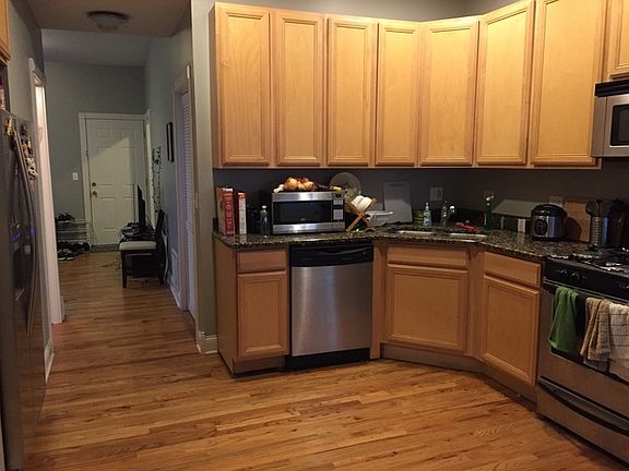 5th image of 1712 N Washtenaw Ave APT 3R