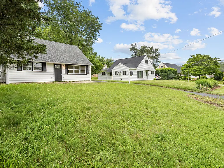 49 Farrell Ave — Photo 4