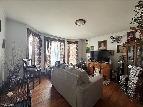 3rd image of 436 Locust St