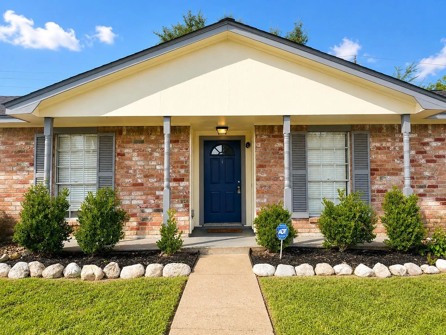 3 bed, 2.0 bath, 1795 sqft, $1,900 — Photo 3