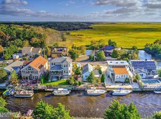 88 Edgewater Dr, Tuckerton, NJ