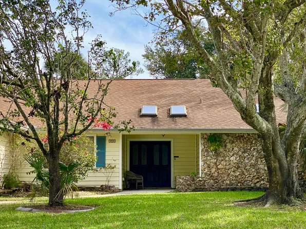 121 Sweetwater Oaks Ln, Daytona Beach, FL 32114