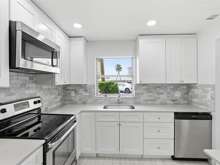 4775 Cove Cir #106 — Photo 7