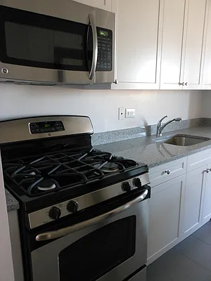 Rented by Realty Operations Group | media 7