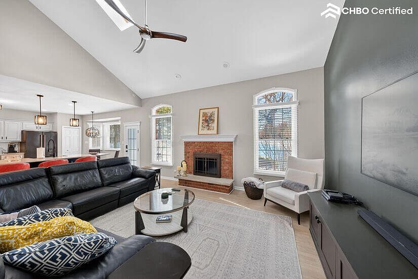 Furnished Home in Willowbrook, IL