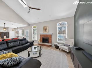 6454 Emerald Ct, Willowbrook, IL 60527