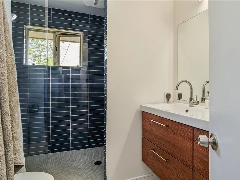 30 Fairfax St — Photo 12