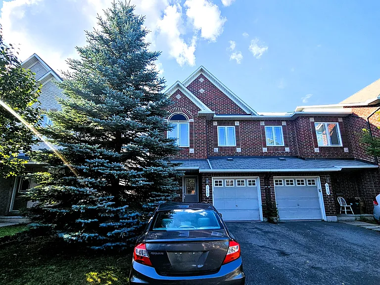 517 Temiskaming Cres — Photo 2
