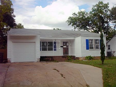 3rd image of 3703 Poinsettia Dr