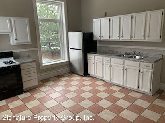 2nd image of 225 N Hickory St APT 1N