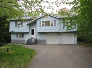 2185 Vacation Ln, Pocono Summit, PA 18346