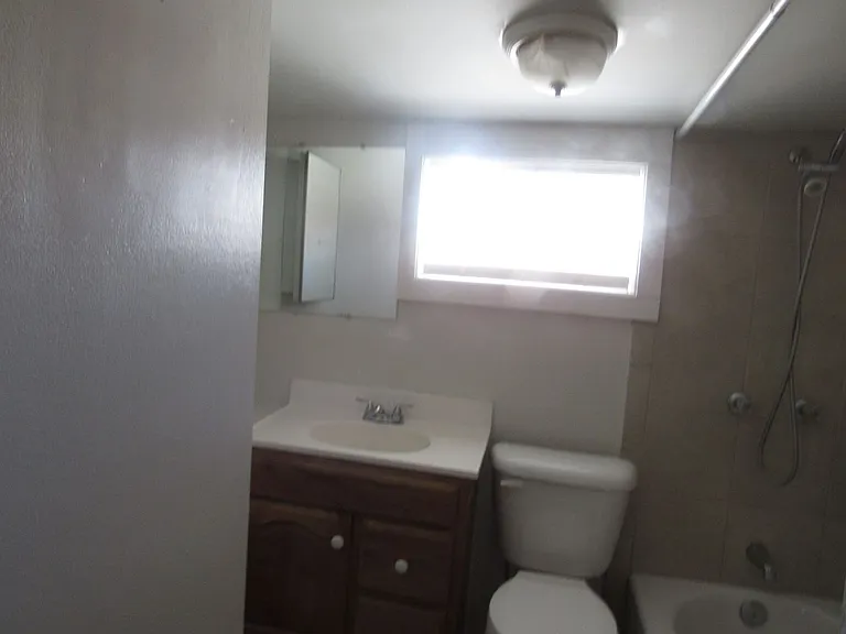 741 1/2 N Lincoln St — Photo 14