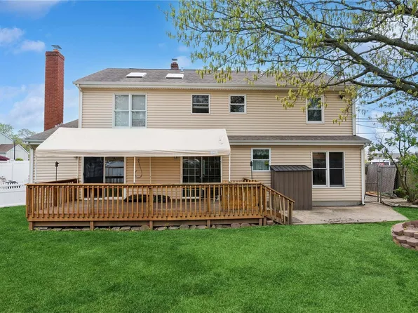 3 Bel-Cul, East Islip, NY 11730