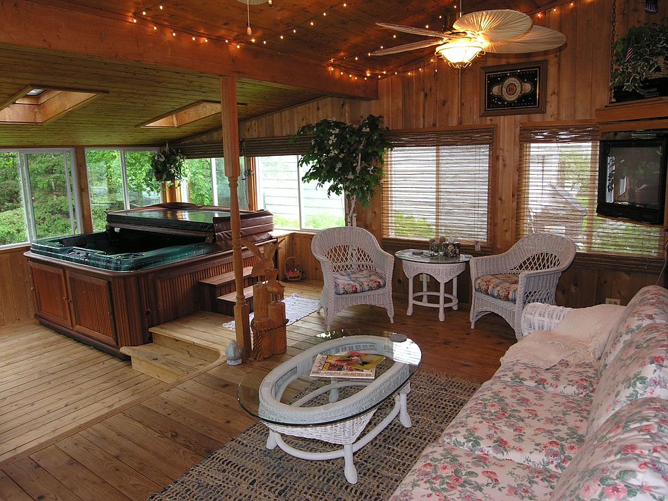 1st image of 609 Colville Pl