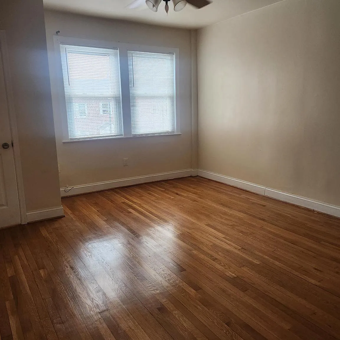 2 bed, 1.0 bath, 3536 sqft, $2,900 — Photo 3