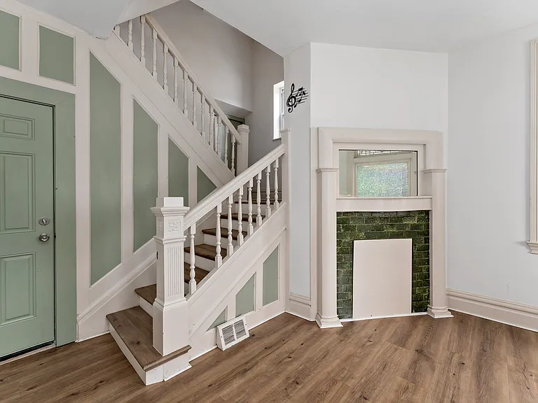 901 Highview St #1 — Photo 6