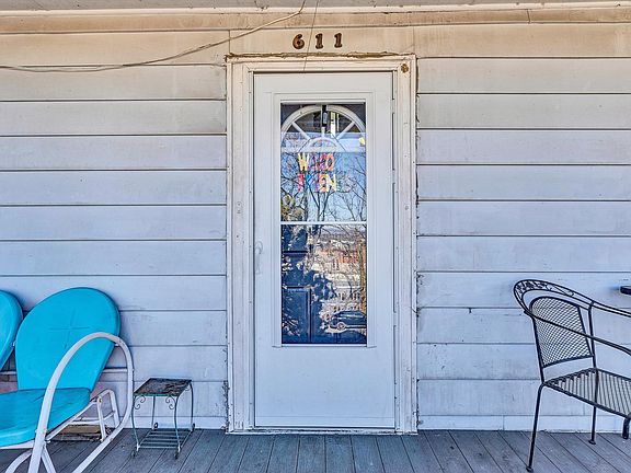 4th image of 611 Church Ave SE