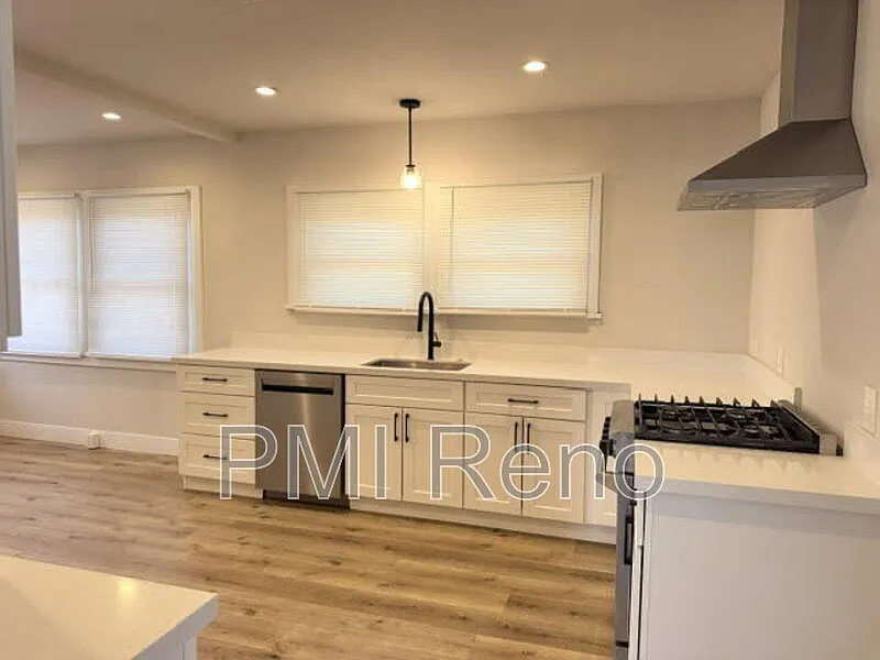 2 bed, 1.0 bath, $2,300 — Photo 3