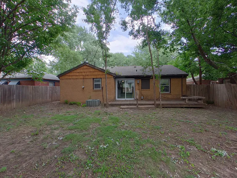 1739 S Lexington Rd — Photo 10