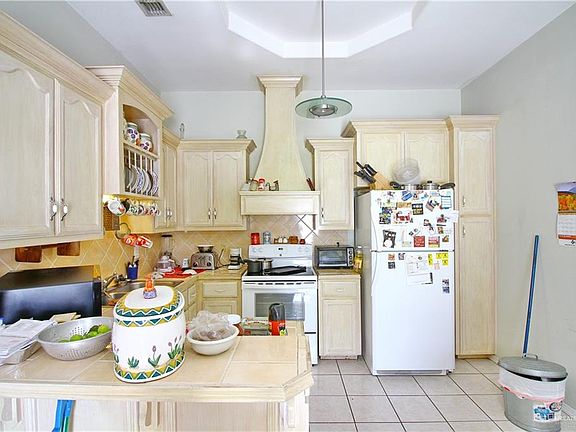 3rd image of 1014 El Jardin Dr