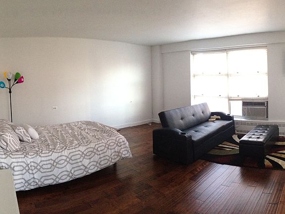 3rd image of 90 La Salle St APT 13E