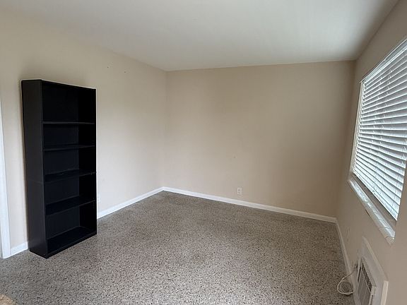 2nd image of 1118 N H St #11494080