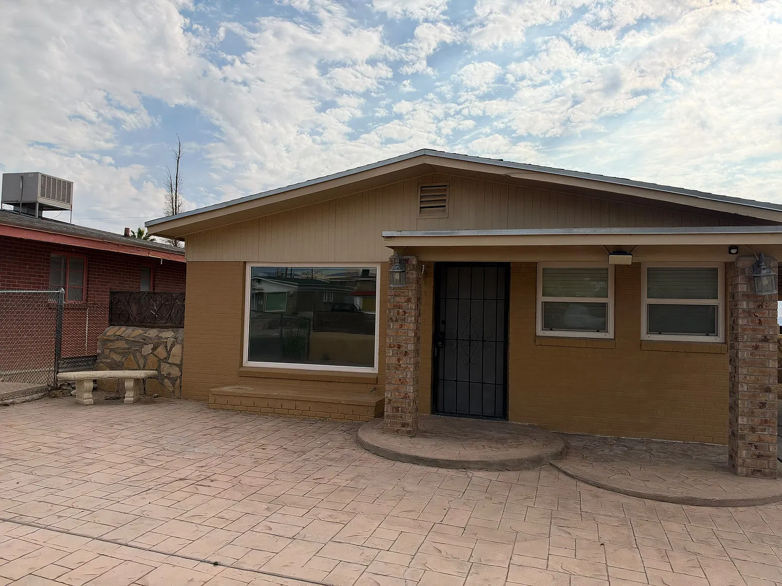 3 bed, 975 sqft, $1,400 — Photo 2