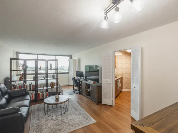 2 Bay Club Drive #14R, Bayside, NY 11360