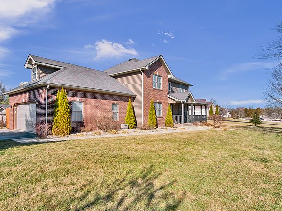 2nd image of 560 Woodridge