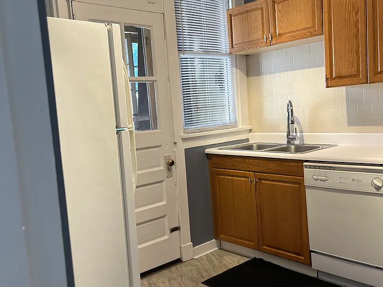 271 Center Ave — Photo 9