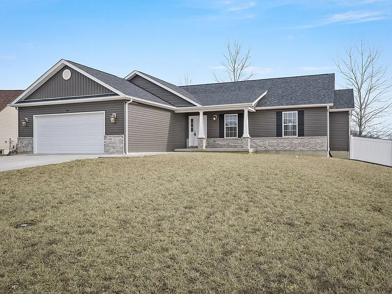 116 Palace Way Dr — Photo 2