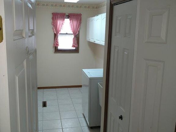 5th image of 3883 Sanford Dr