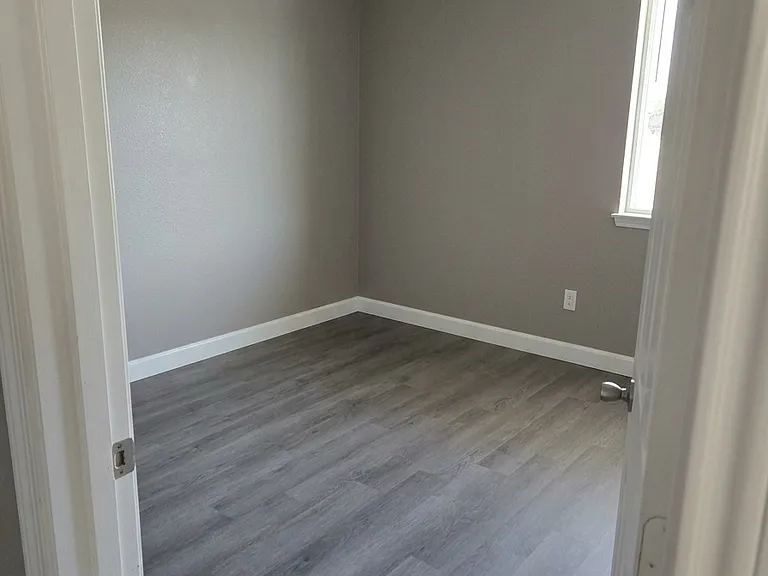 2104 Vernice Dr — Photo 12