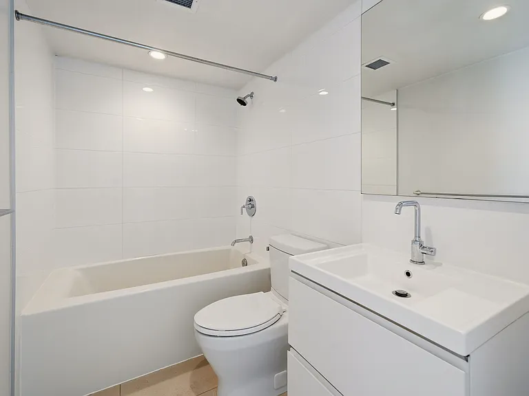1133 Hornby St #1406 — Photo 19