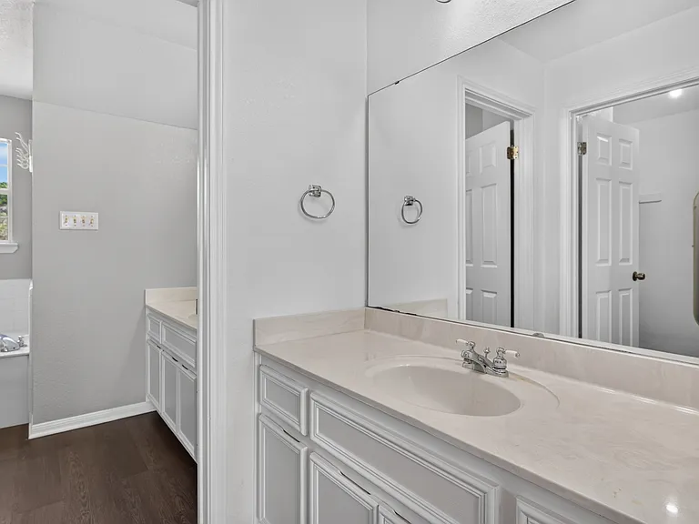 1810 Mesa Oaks Cir — Photo 31