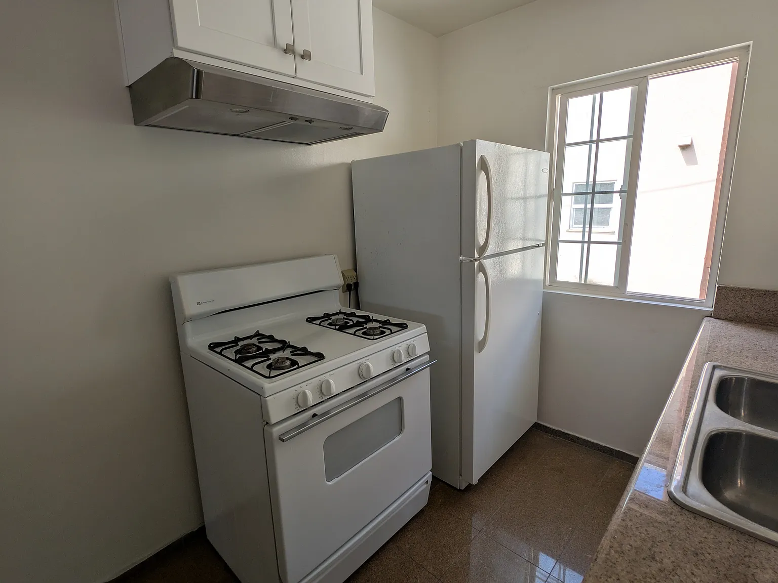 Studio, 500 sqft, $1,600 — Photo 2