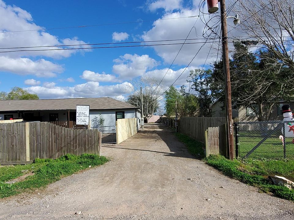 Welcome! drive down the driveway!!! The house is at the back of the property!