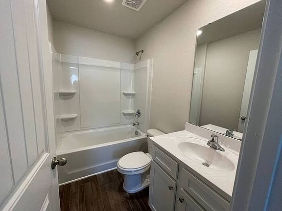 4th image of 9 Hazelburn Ct