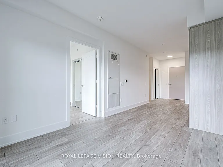 858 Dupont St #819 — Photo 13