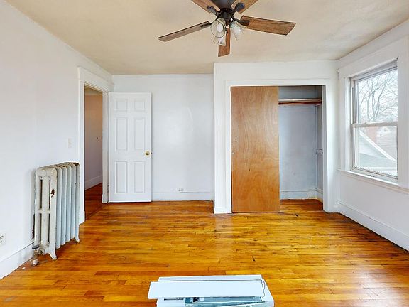 2nd image of 14 Lincoln Ct #1
