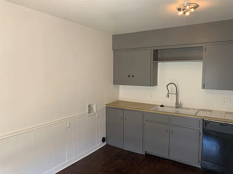 1918 Hearthstone Dr #202 — Photo 3