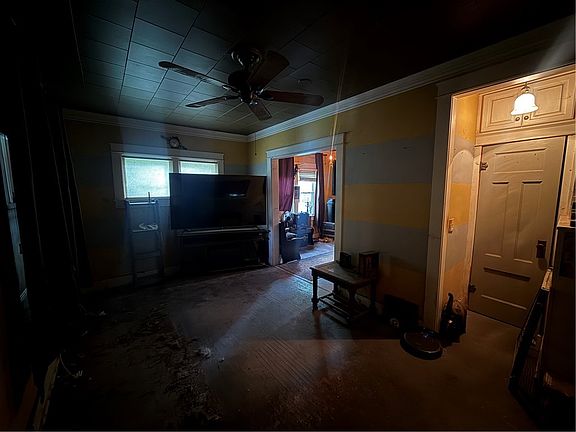 5th image of 159 Seager St