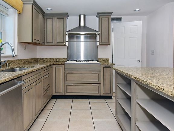 Five burner gas cooktop
