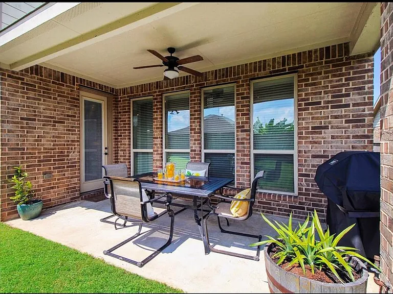 18002 Heartsong Dr — Photo 37