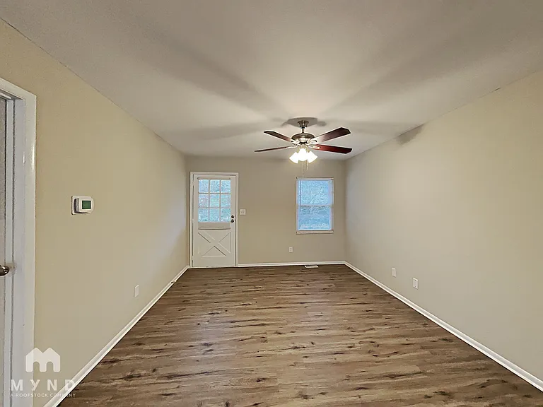 400 Lady Guinevere Way — Photo 3
