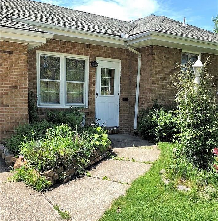 2nd image of 61 Treehaven Rd
