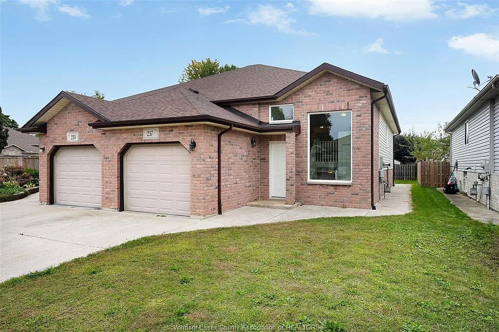 3 bed, $2,250 — Photo 1