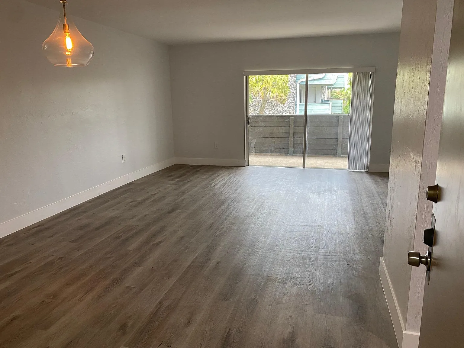 2 bed, 1033 sqft, $2,700 — Photo 2